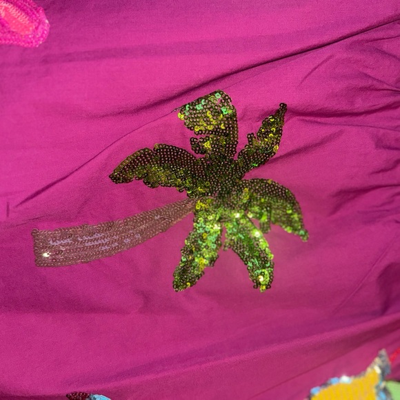 Set of shorts with a blouse with sequin appliqués, beautiful, one-piece - Picture 5 of 7